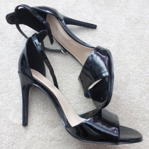 FOREVER 21 black patent classic thick single strap heels - Picture 2 of 9